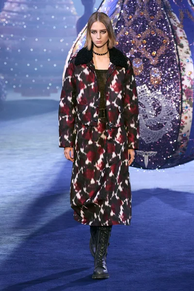 Look 50